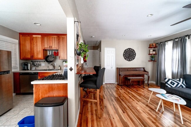 Building Photo - 4404 SE 63rd Ave