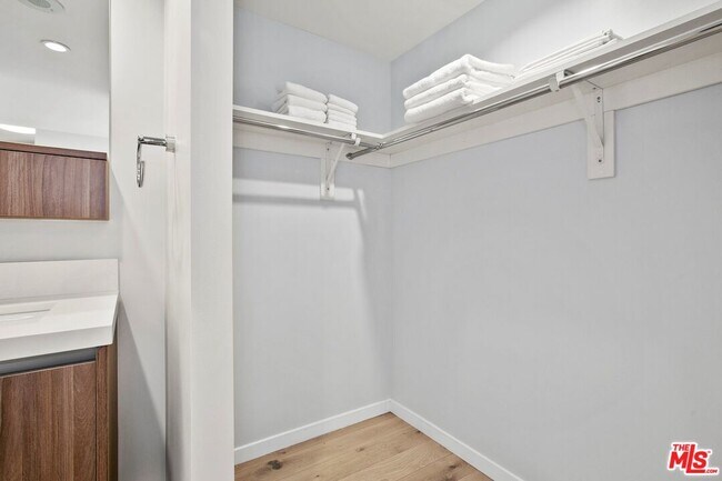 Building Photo - 3458 W 7th St