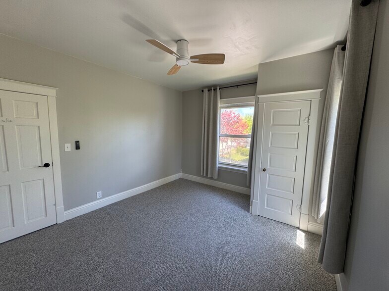 Unit 2 bedroom - 209 N William St