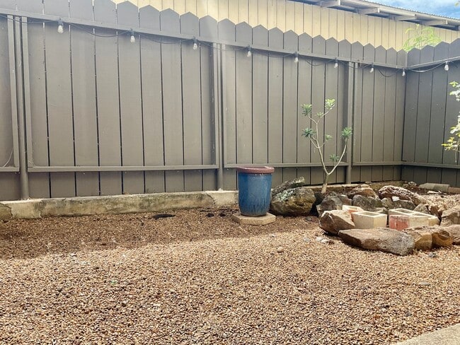 Primary Photo - Charming 1/1/1 Ground Floor Unit with Lana...