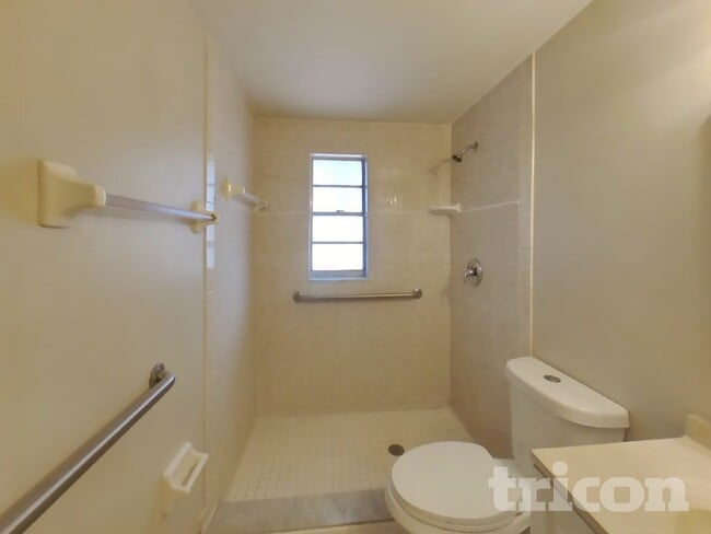 Building Photo - 907 Briarcliff Dr