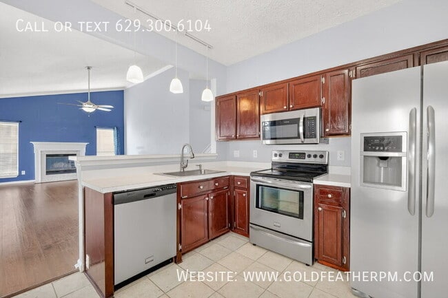 Building Photo - 905 Split Oak Dr