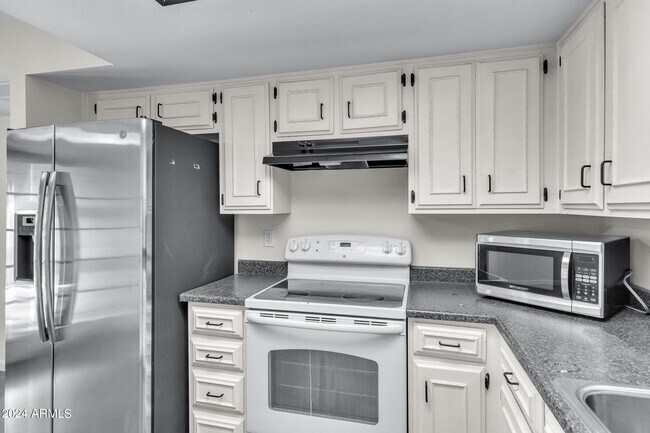 Primary Photo - 6816 S Snyder Ln