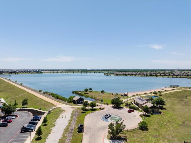 Building Photo - 16500 Aventura Ave