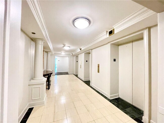 Building Photo - 2870 Pharr Ct S Northwest