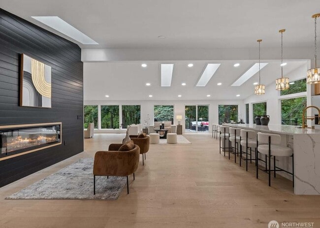 Building Photo - 14244 Redmond