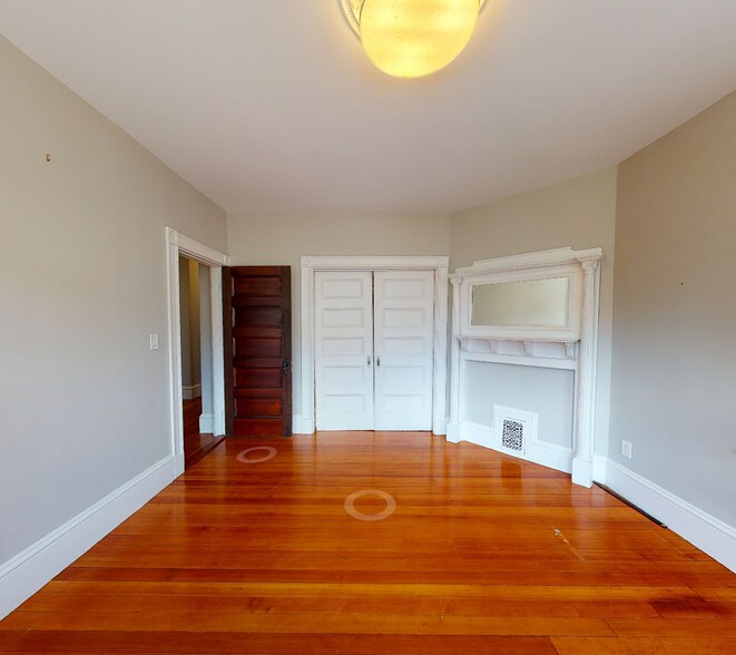 Building Photo - 107 Oxford St