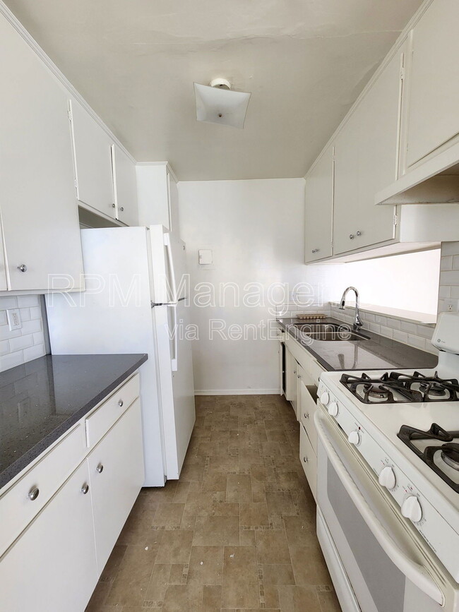 Building Photo - 1538 N Detroit St