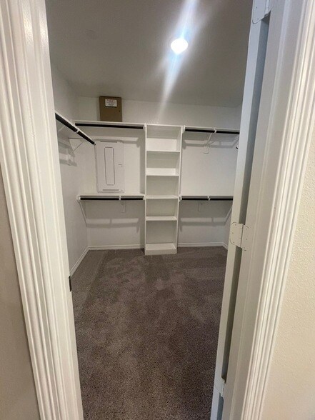 Building Photo - 8024 Scanlan Trl