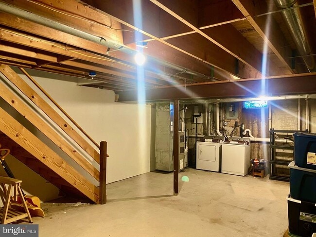 Building Photo - 2825 Mt Carmel Ave