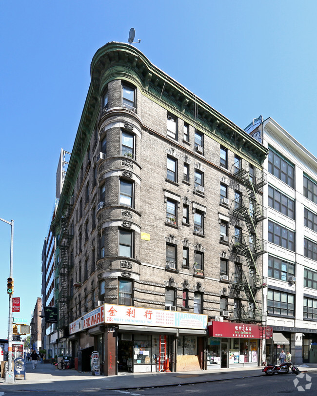 Primary Photo - 42-52 Kenmare St