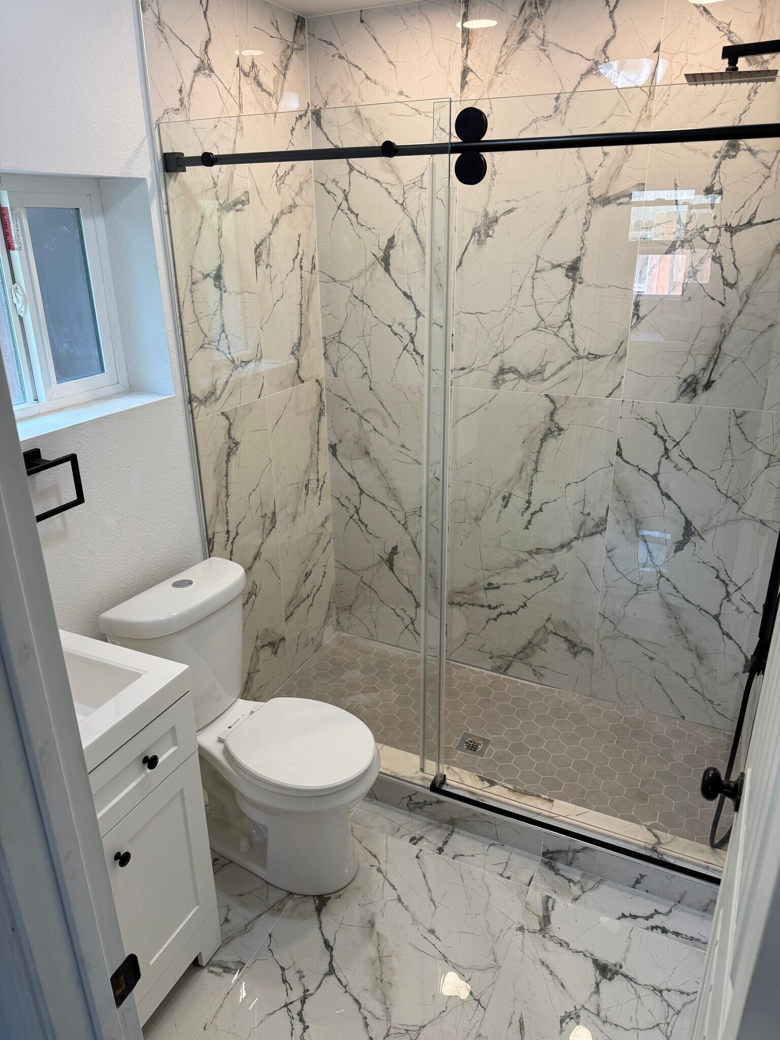 Building Photo - 631 N Brierwood Ave