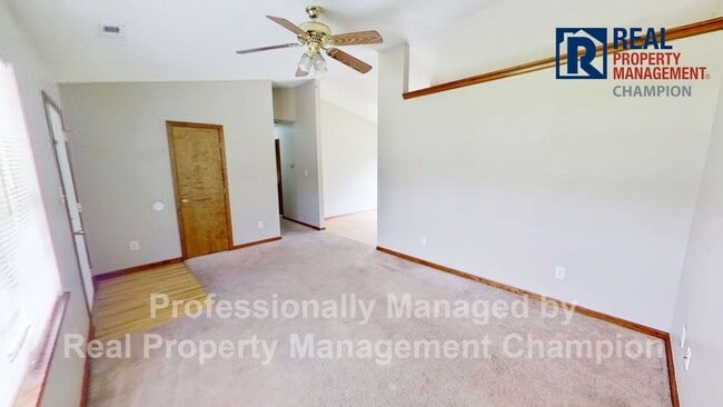 Building Photo - Charming home on Quiet Cul-de-Sac with Ful...