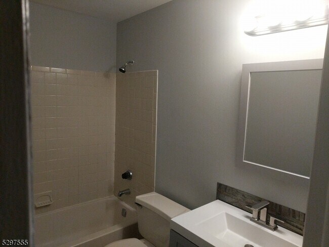 Building Photo - 4805 Ravens Crest Dr