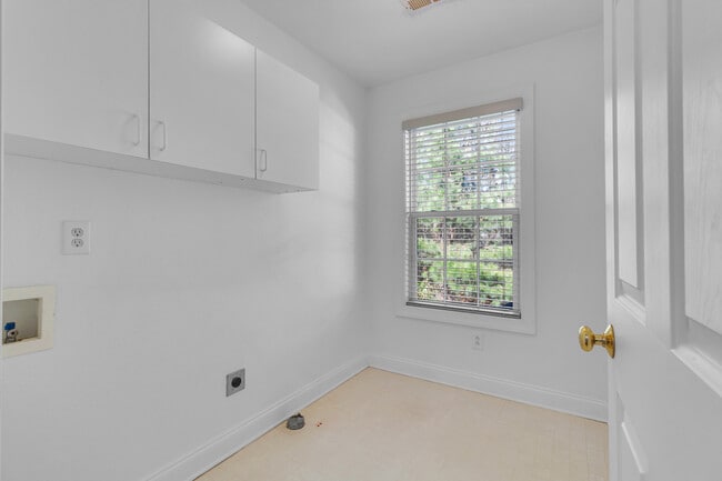 Building Photo - 109 Trinity Dr