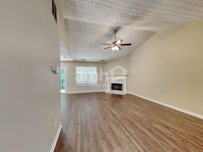 Building Photo - 177 Waters Edge Dr