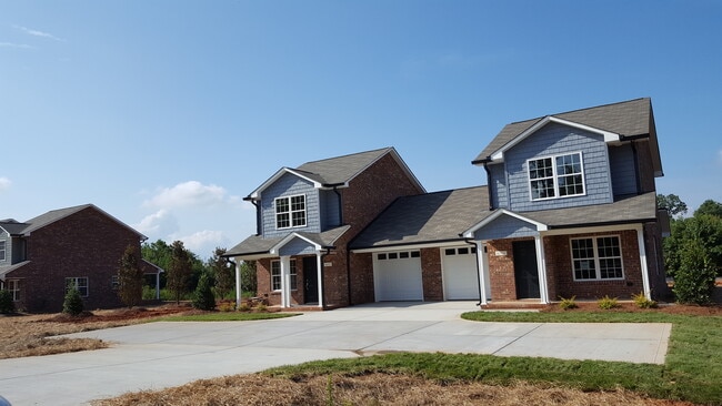 Building Photo - 6701 Pine Ridge Dr
