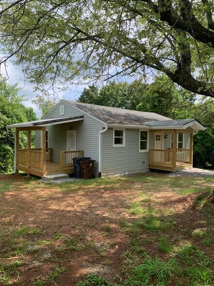 Building Photo - 5008 Schubert Road