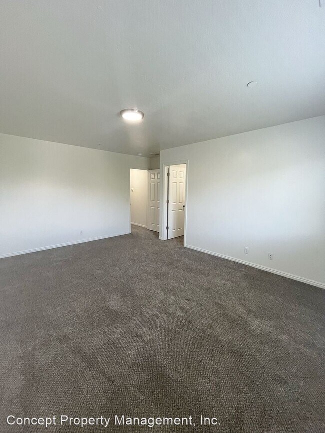 Building Photo - 2 br, 2 bath Apartment - 374 East 5450 Sou...