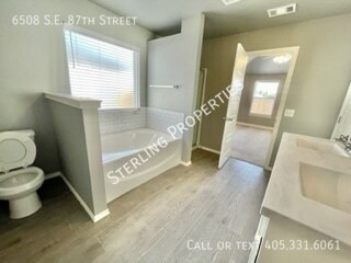 Building Photo - 6508 SE 87th St
