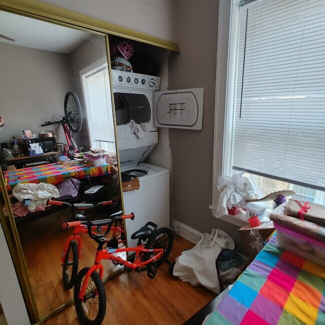 Building Photo - 852 1/2 W Agatite Ave