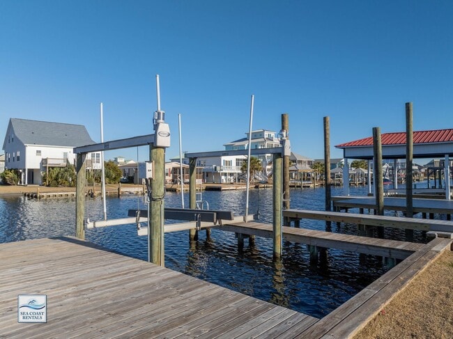 Building Photo - FURNISHED OFF-SEASON SHORT TERM RENTAL (UTILITIES INCLUDED w CAP)