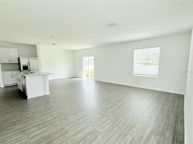 Building Photo - 3809 NE 32nd Ct