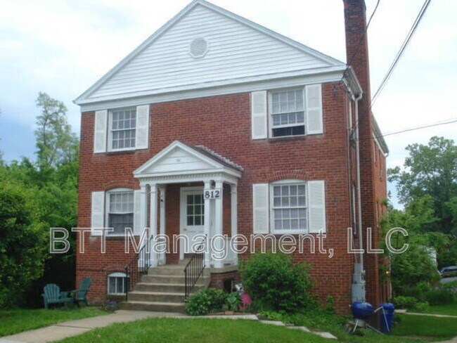 Building Photo - 812 Greenwood Cir