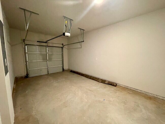 Building Photo - 614 Reese Ln