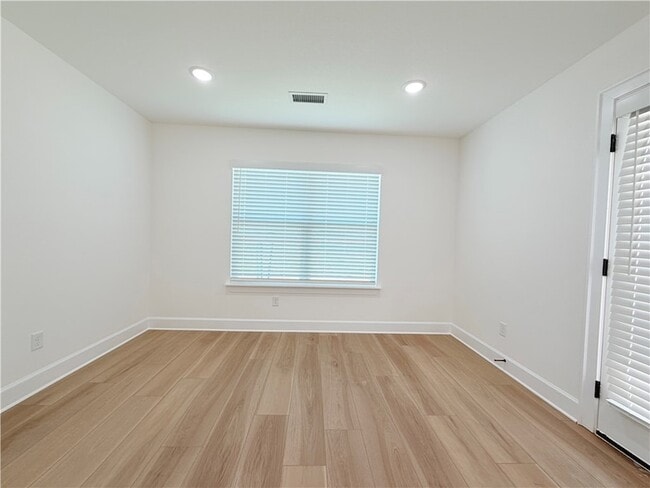 Building Photo - 3008 SW Luna Ln