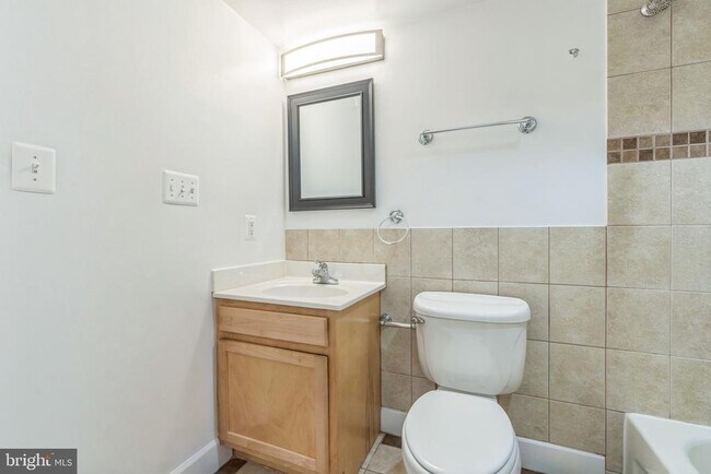 Building Photo - 1526 8th St NW