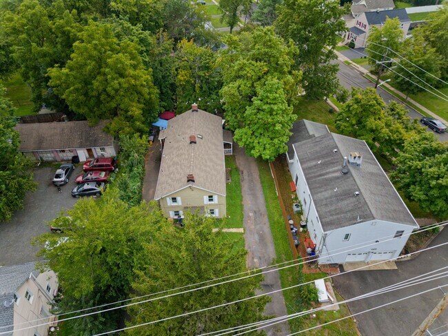 Building Photo - 148 Davenport St