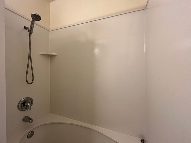 Building Photo - ONE STORY SOUTH SIDE DUPLEX!