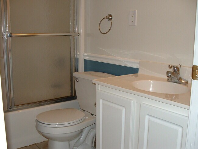 Building Photo - 3 Bed Condo $999 Per BR! (Was $1,490)