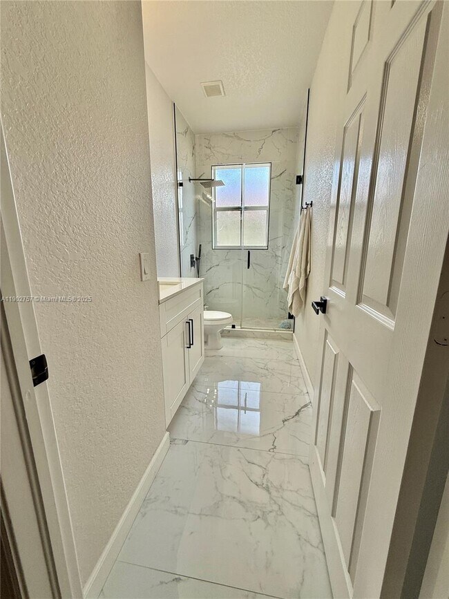 Building Photo - 1034 NE 208th St