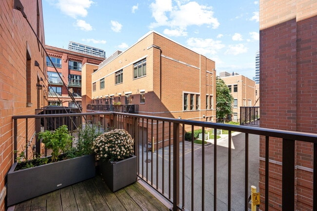 Building Photo - 232 E 18th St