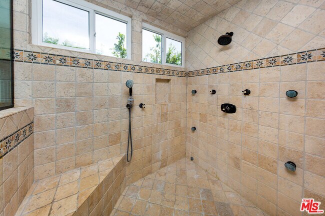 Building Photo - 9808 Hillgreen Pl