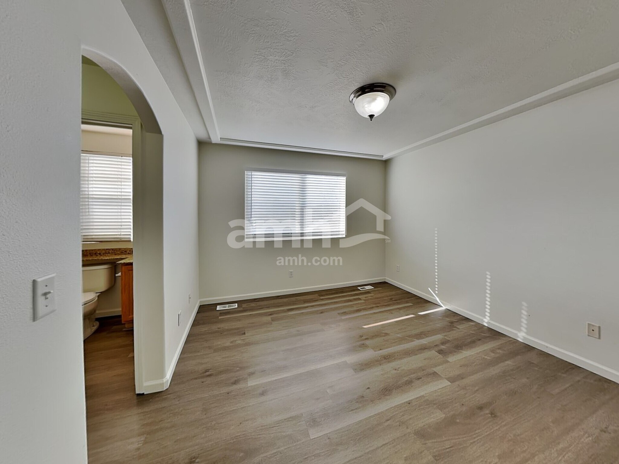 Building Photo - 14354 S Debrian Way