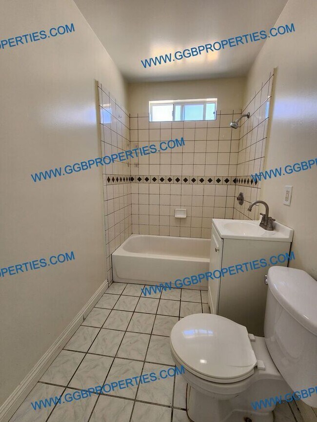 Building Photo - **Move In Special** Charming 3 Bedroom / 2...