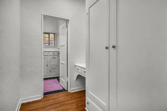 Building Photo - Stunning Old-World Hollywood Unit