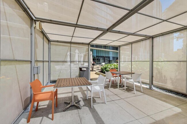 Building Photo - 225 N Columbus Dr