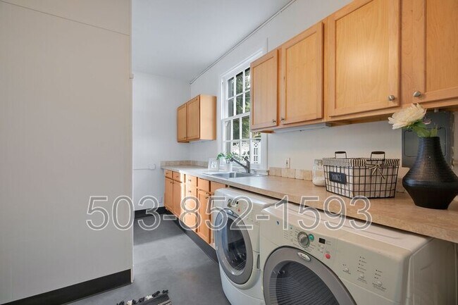Building Photo - 3707 SW 52nd Pl