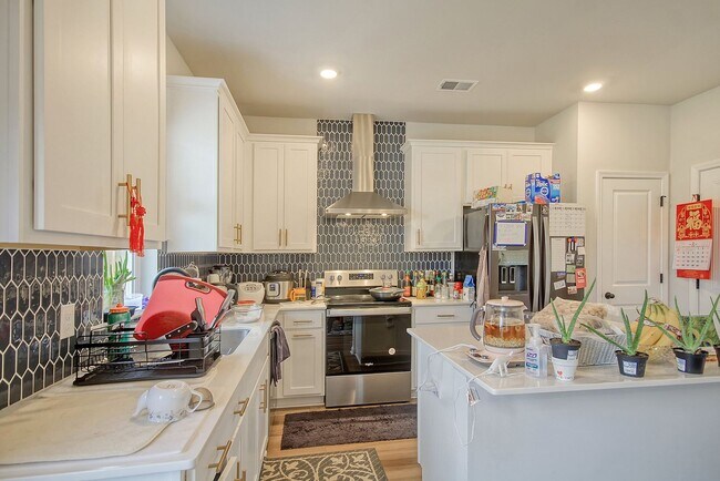 Building Photo - Spacious Moncks Corner Home