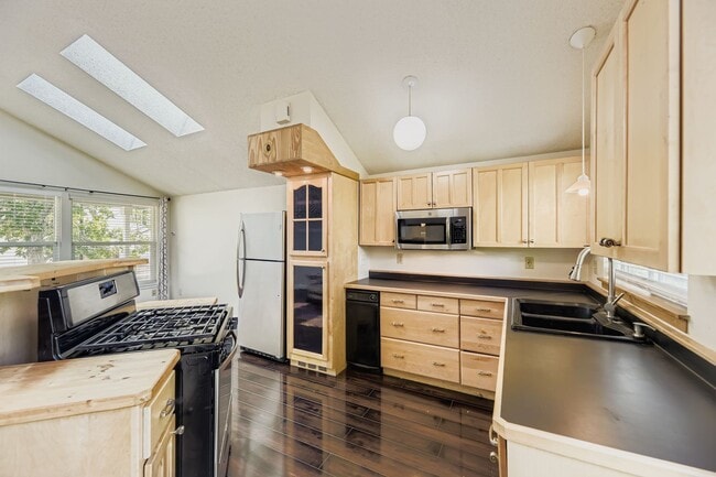 Building Photo - 6532 Freeport Dr