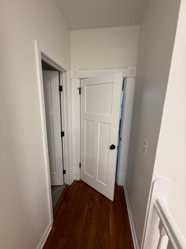 Building Photo - 3-Bedroom, 2.5-Bath Spacious Townhome located in Merion Village