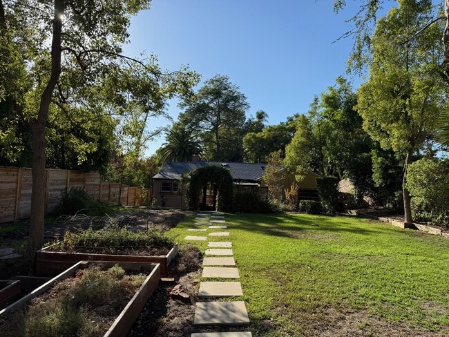 Building Photo - 108 Buena Vista Dr