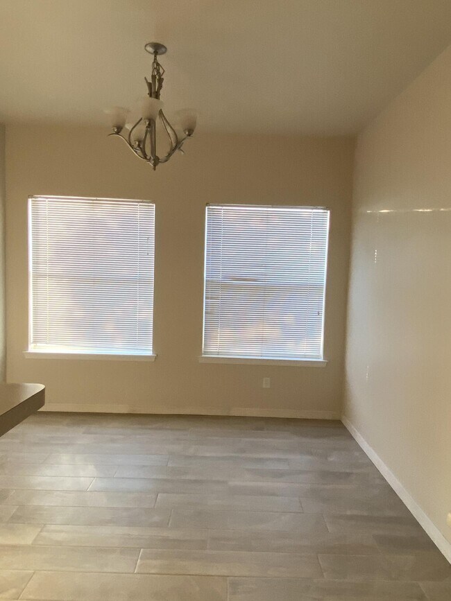 Building Photo - 600 Missy Ct