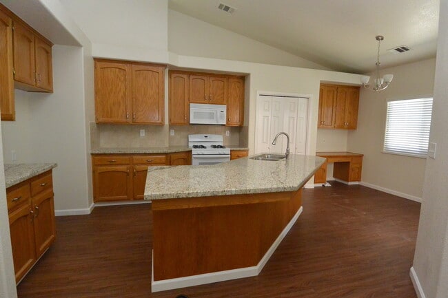 Building Photo - Home with pool