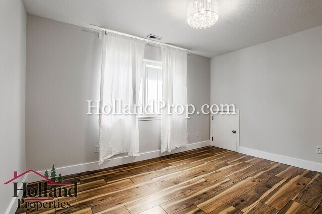Building Photo - Beautiful 3-Bedroom Home with Covered Patio & Fenced Yard