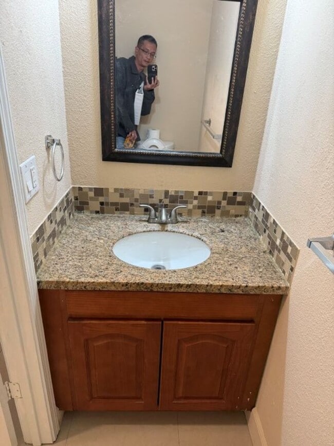 Building Photo - Unique 5 Bedroom 2 Story w/ Solar Suisun *...